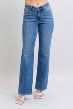 Load image into Gallery viewer, High Waisted V-Front WB Vintage Wash Straight Fit