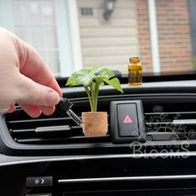 Load image into Gallery viewer, Monstera Vent Clip Car Air Freshener Diffuser (Reusable): Cashmere Vanilla