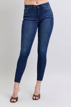 Load image into Gallery viewer, Judy Blue Skinny w raw hem