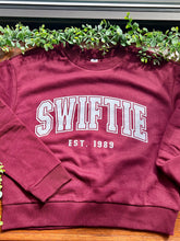 Load image into Gallery viewer, SWIFTIE Cropped Sweatshirt