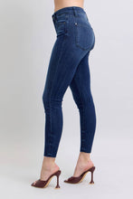 Load image into Gallery viewer, Judy Blue Skinny w raw hem
