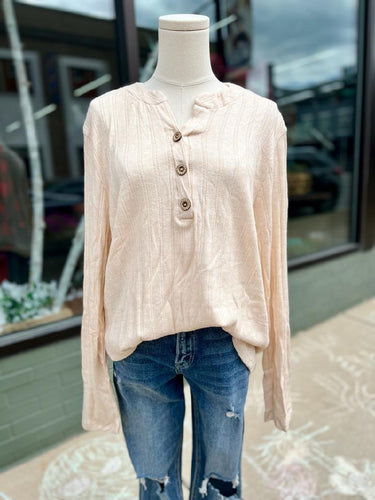 3/4 Button Top - Curvy Girl