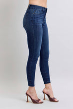 Load image into Gallery viewer, Judy Blue Skinny w raw hem