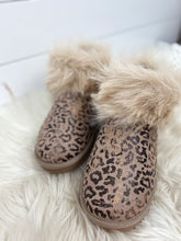 Load image into Gallery viewer, Lazy Days Leopard Print Slippers